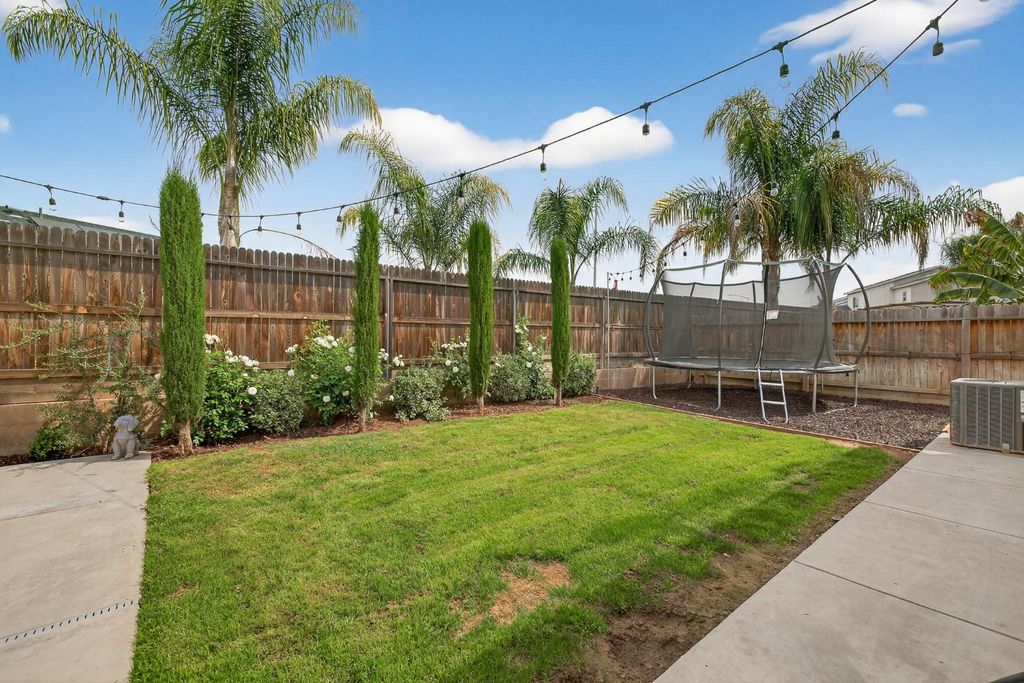Image 31 of property listing at 6876 E Fedora Ave, Fresno, CA 93727