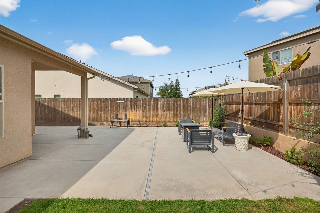 Image 33 of property listing at 6876 E Fedora Ave, Fresno, CA 93727