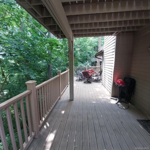 12 The Glen Lane 12, Glen Head, NY 11545