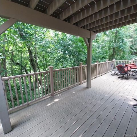 12 The Glen Lane 12, Glen Head, NY 11545