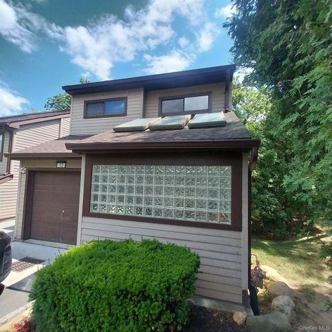 12 The Glen Lane 12, Glen Head, NY 11545