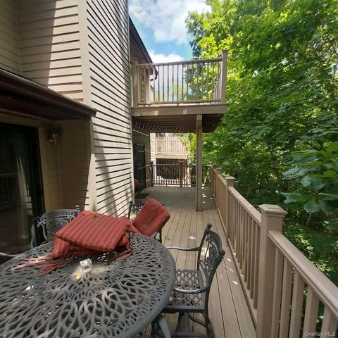 12 The Glen Lane 12, Glen Head, NY 11545
