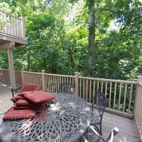 12 The Glen Lane 12, Glen Head, NY 11545