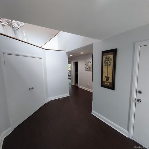12 The Glen Lane 12, Glen Head, NY 11545
