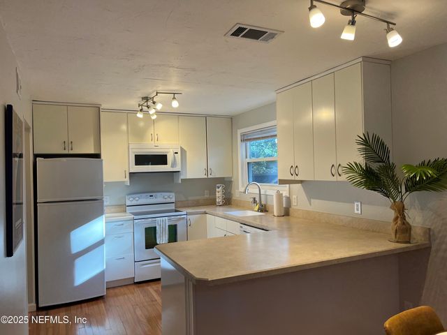 2196 FAIRWAY VILLAS Lane N, Atlantic Beach, FL 32233