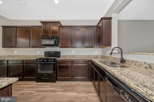 42 EAKINS LN, Martinsburg, WV 25401