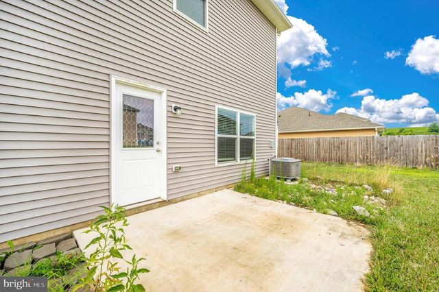 42 EAKINS LN, Martinsburg, WV 25401