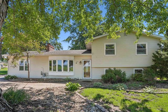 5809 Foulk Road, Waterloo, IA 50702