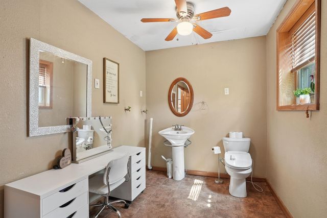 5809 Foulk Road, Waterloo, IA 50702