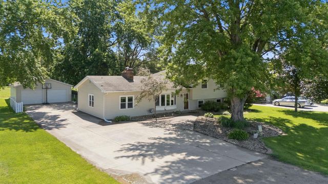 5809 Foulk Road, Waterloo, IA 50702