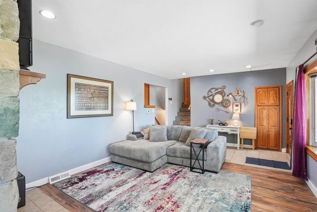 5809 Foulk Road, Waterloo, IA 50702