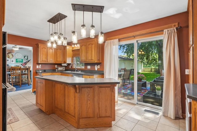 5809 Foulk Road, Waterloo, IA 50702