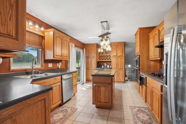 5809 Foulk Road, Waterloo, IA 50702
