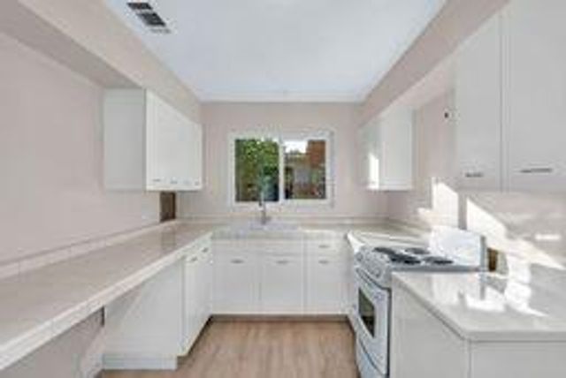 816 E Andrews Avenue, Fresno, CA 93704