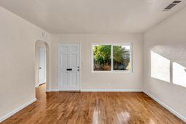 816 E Andrews Avenue, Fresno, CA 93704