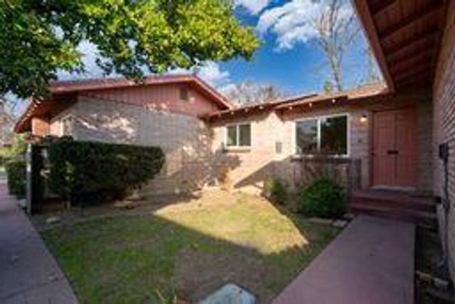 816 E Andrews Avenue, Fresno, CA 93704