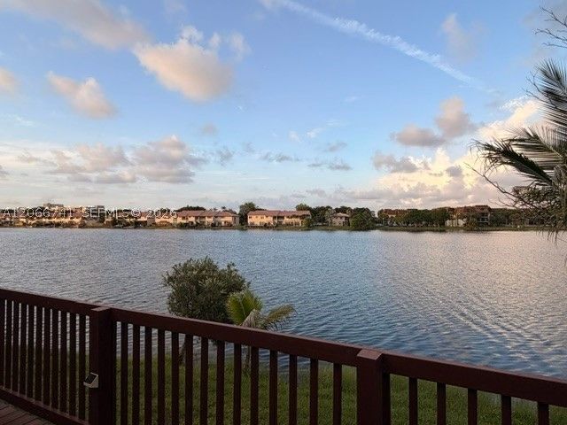 780 NE 199th St 207E, Miami, FL 33179