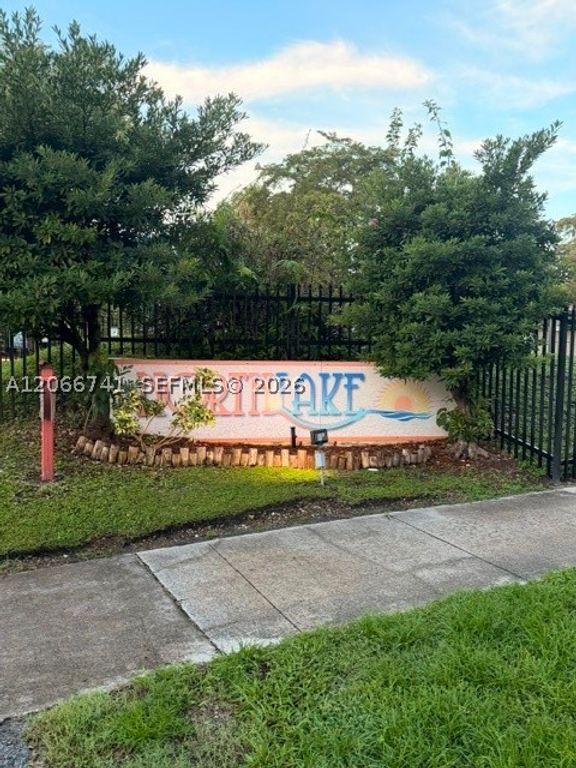 780 NE 199th St 207E, Miami, FL 33179