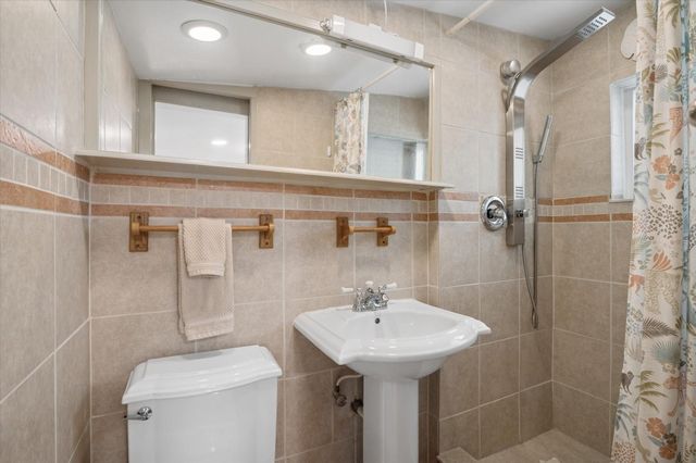 2609 NE 8th Street, Fort Lauderdale, FL 33304