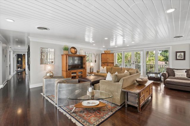 2609 NE 8th Street, Fort Lauderdale, FL 33304