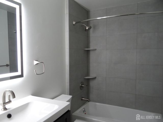129 Prestwick Way, Edison, NJ 08820