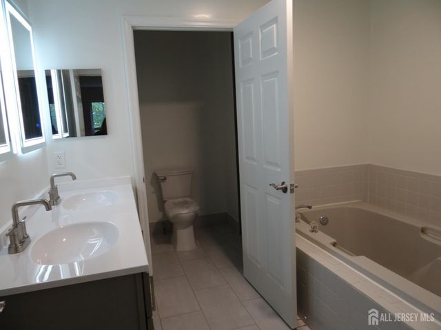129 Prestwick Way, Edison, NJ 08820