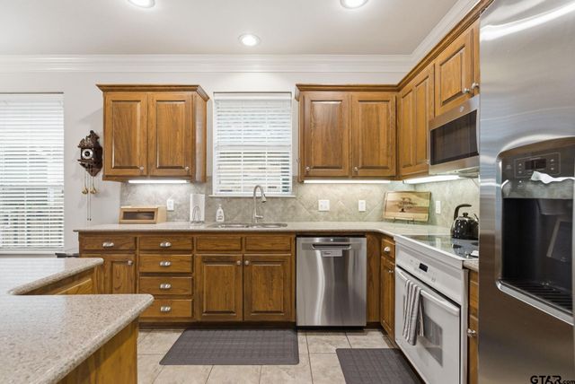 1857 Hollylake Cir, Tyler, TX 75703