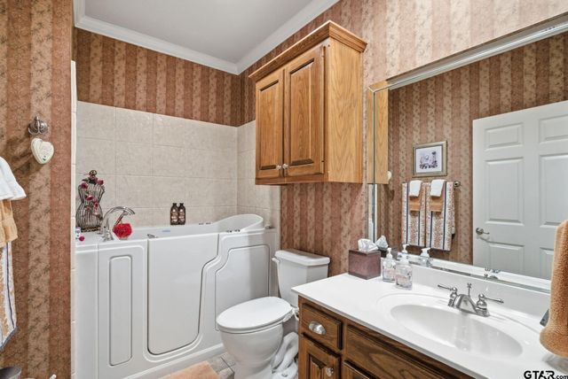 1857 Hollylake Cir, Tyler, TX 75703