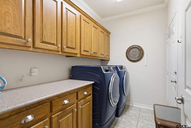 1857 Hollylake Cir, Tyler, TX 75703