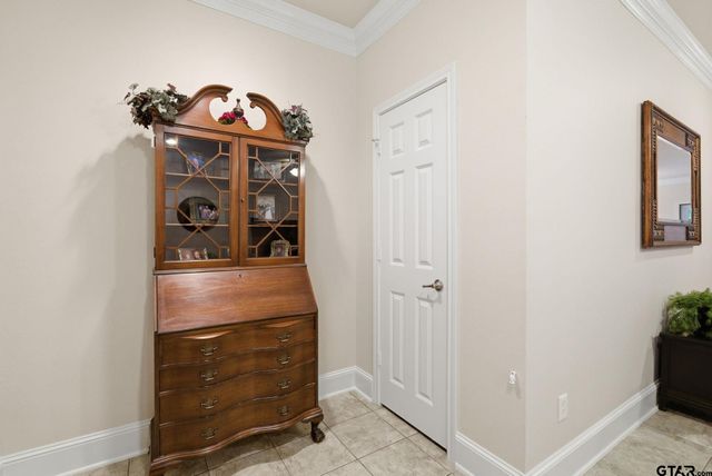 1857 Hollylake Cir, Tyler, TX 75703