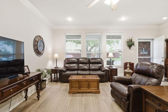 1857 Hollylake Cir, Tyler, TX 75703