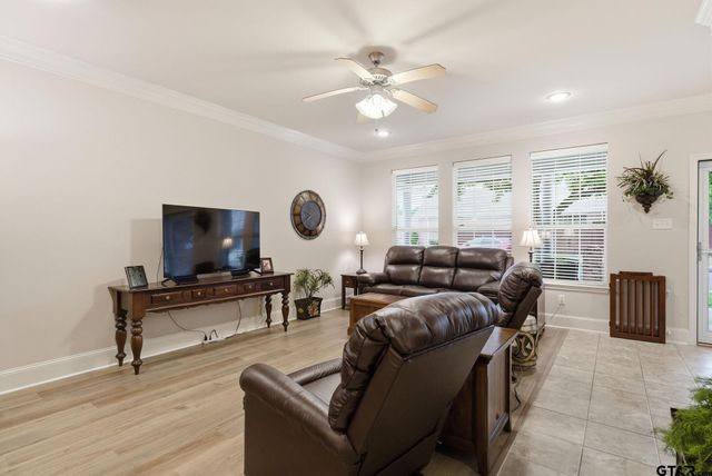 1857 Hollylake Cir, Tyler, TX 75703