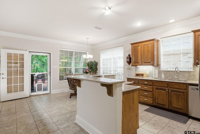 1857 Hollylake Cir, Tyler, TX 75703