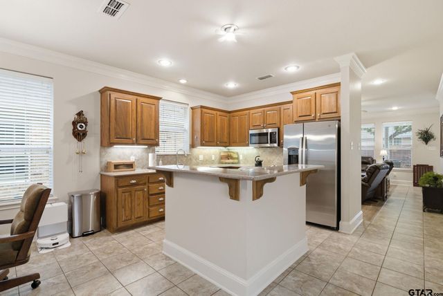 1857 Hollylake Cir, Tyler, TX 75703