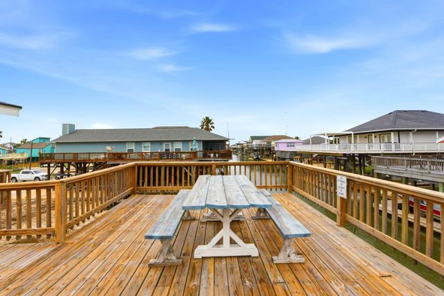 333 Schooner Drive, Freeport, TX 77541