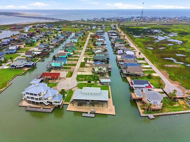 333 Schooner Drive, Freeport, TX 77541