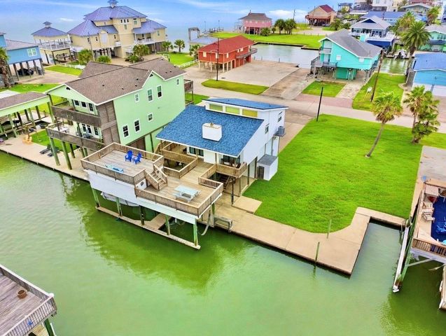333 Schooner Drive, Freeport, TX 77541