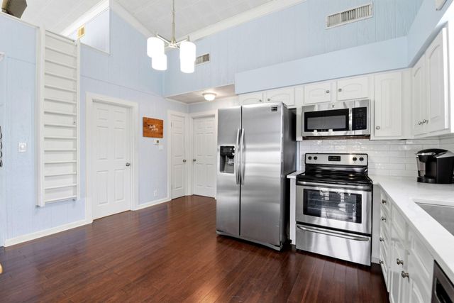 333 Schooner Drive, Freeport, TX 77541