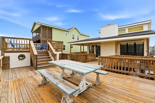 333 Schooner Drive, Freeport, TX 77541