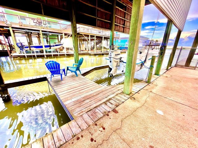 333 Schooner Drive, Freeport, TX 77541