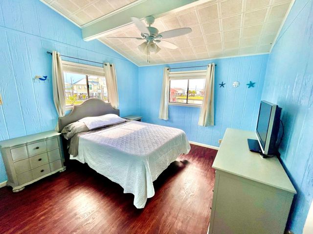 333 Schooner Drive, Freeport, TX 77541