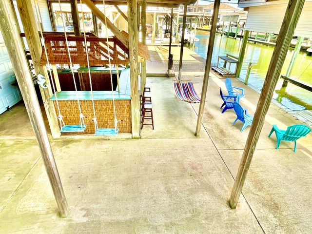 333 Schooner Drive, Freeport, TX 77541