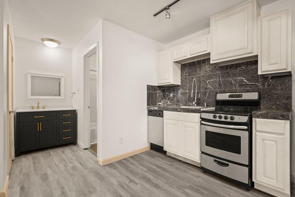 210 W 38th ST 11, Austin, TX 78705
