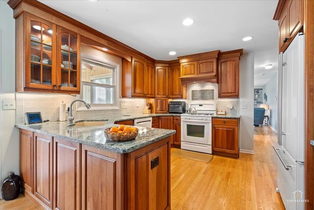 2025 Ivy Court, Schaumburg, IL 60194
