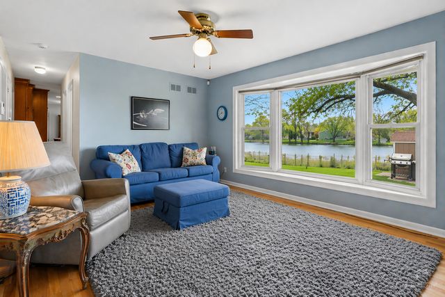 2025 Ivy Court, Schaumburg, IL 60194