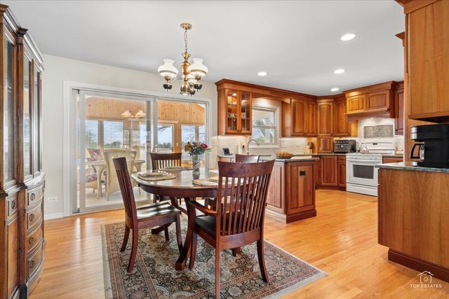 2025 Ivy Court, Schaumburg, IL 60194