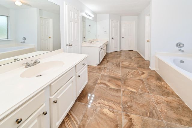 11125 31st Avenue N, Texas City, TX 77591