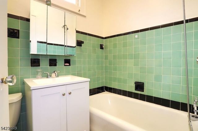 33 62Nd St 4A, West New York Town, NJ 07093