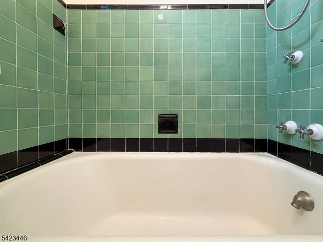 33 62Nd St 4A, West New York Town, NJ 07093