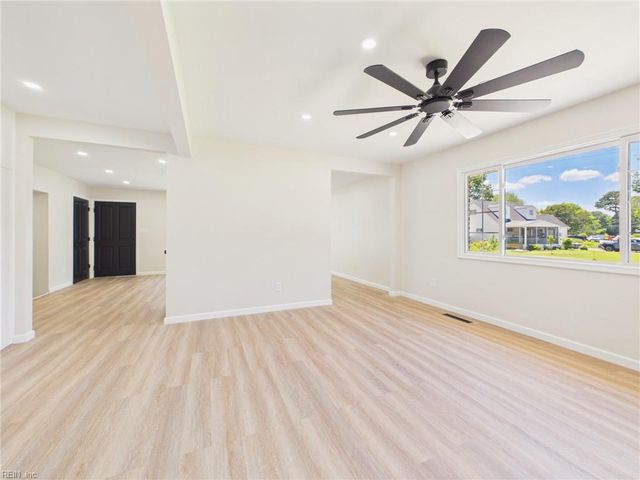 4801 Peachcreek LN, Virginia Beach, VA 23455